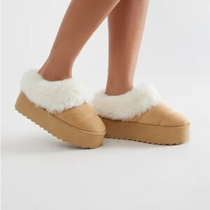 Winter Solstice Fur Trim Booties NEW 🏷️